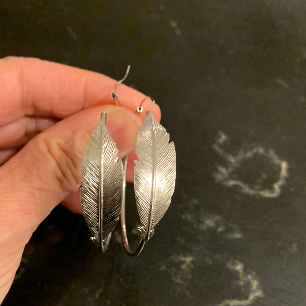 Chic Silver Feather Earrings